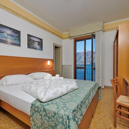 Hotel Eden Бренцоне-суль-Гарда Номер фото