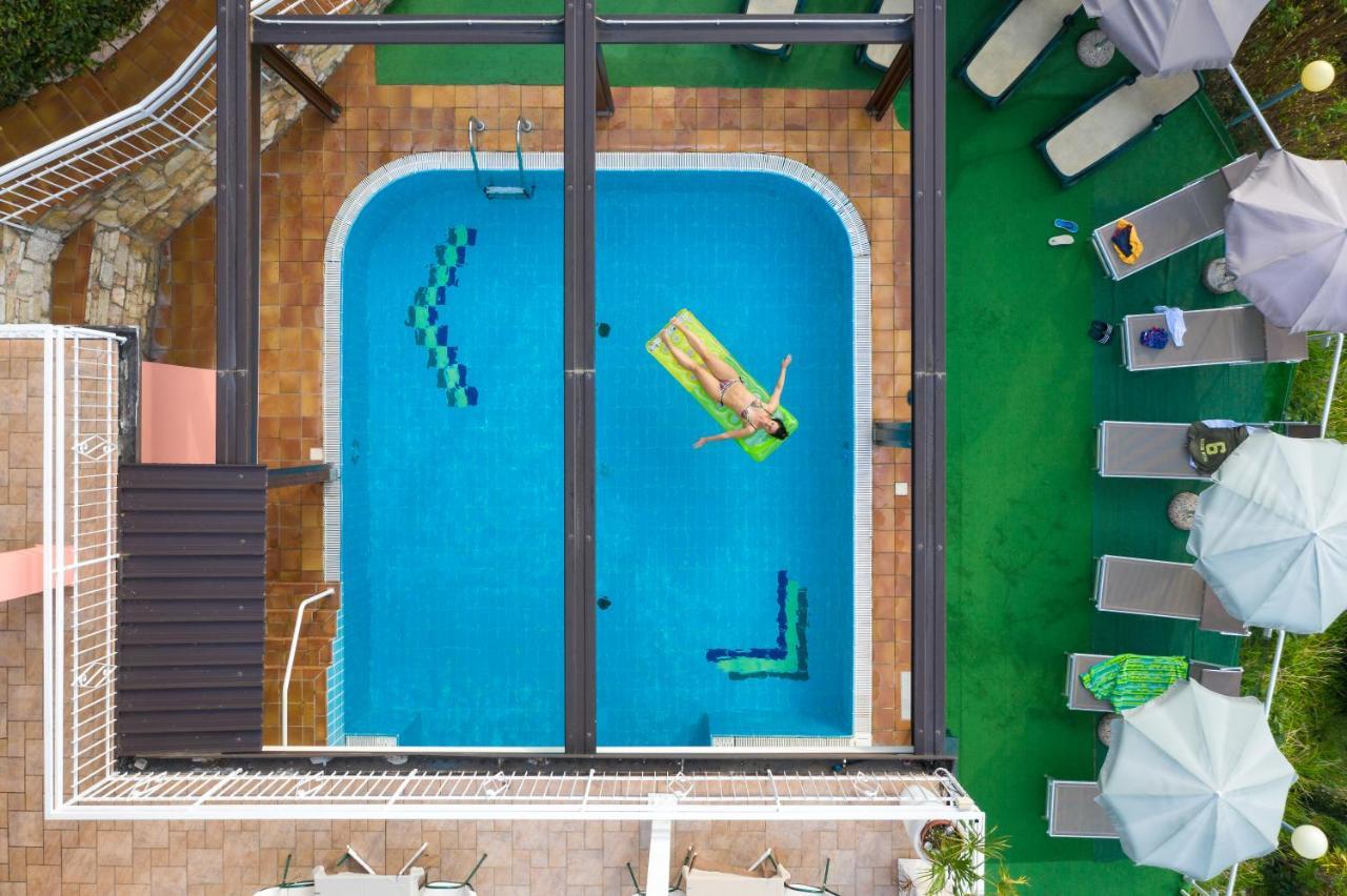 Hotel Eden Бренцоне-суль-Гарда Экстерьер фото