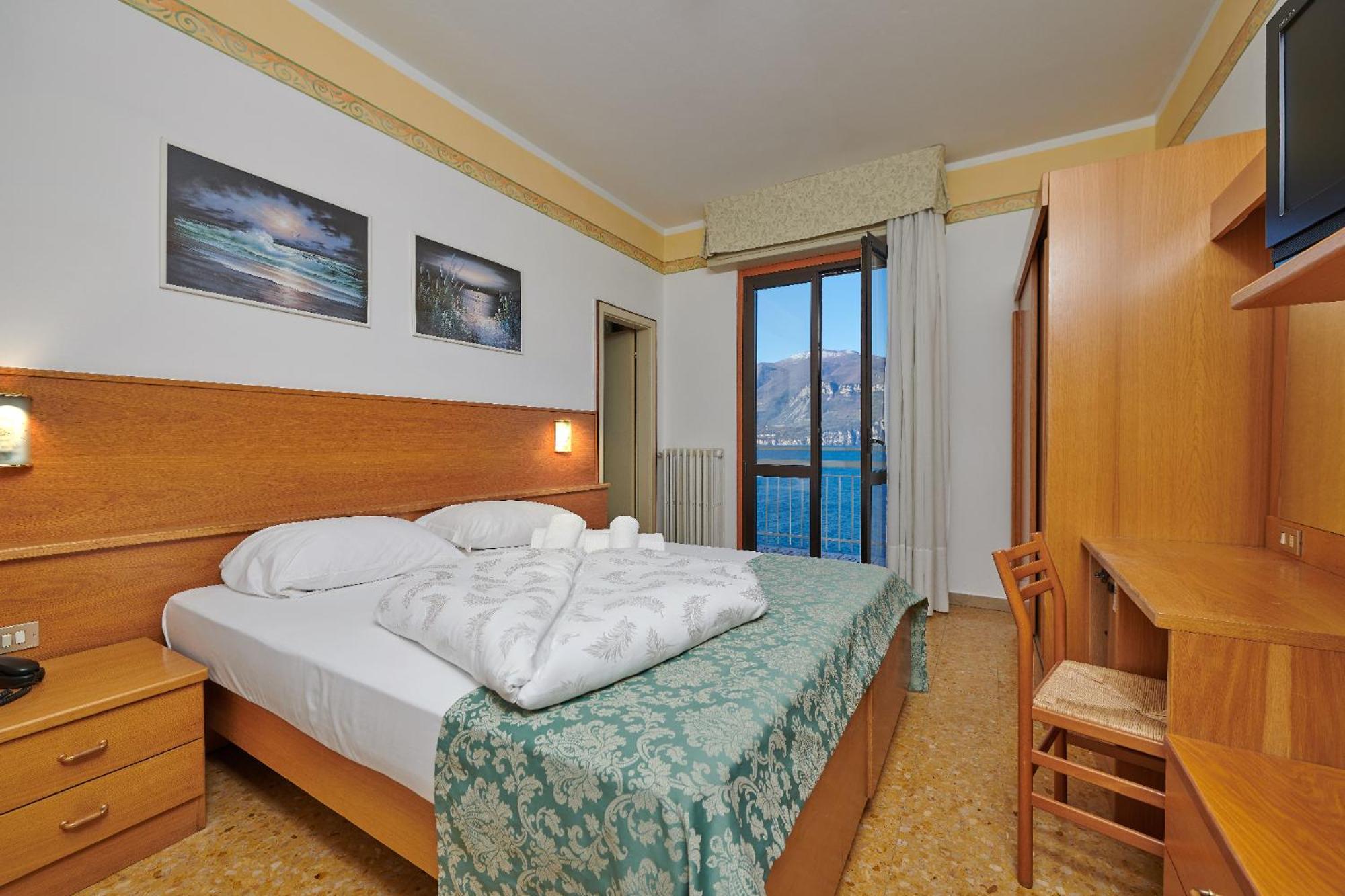 Hotel Eden Бренцоне-суль-Гарда Номер фото