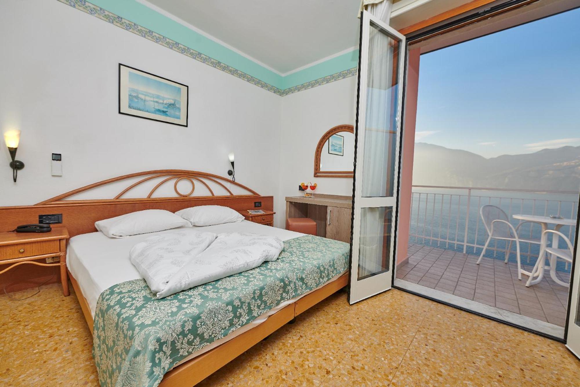 Hotel Eden Бренцоне-суль-Гарда Номер фото