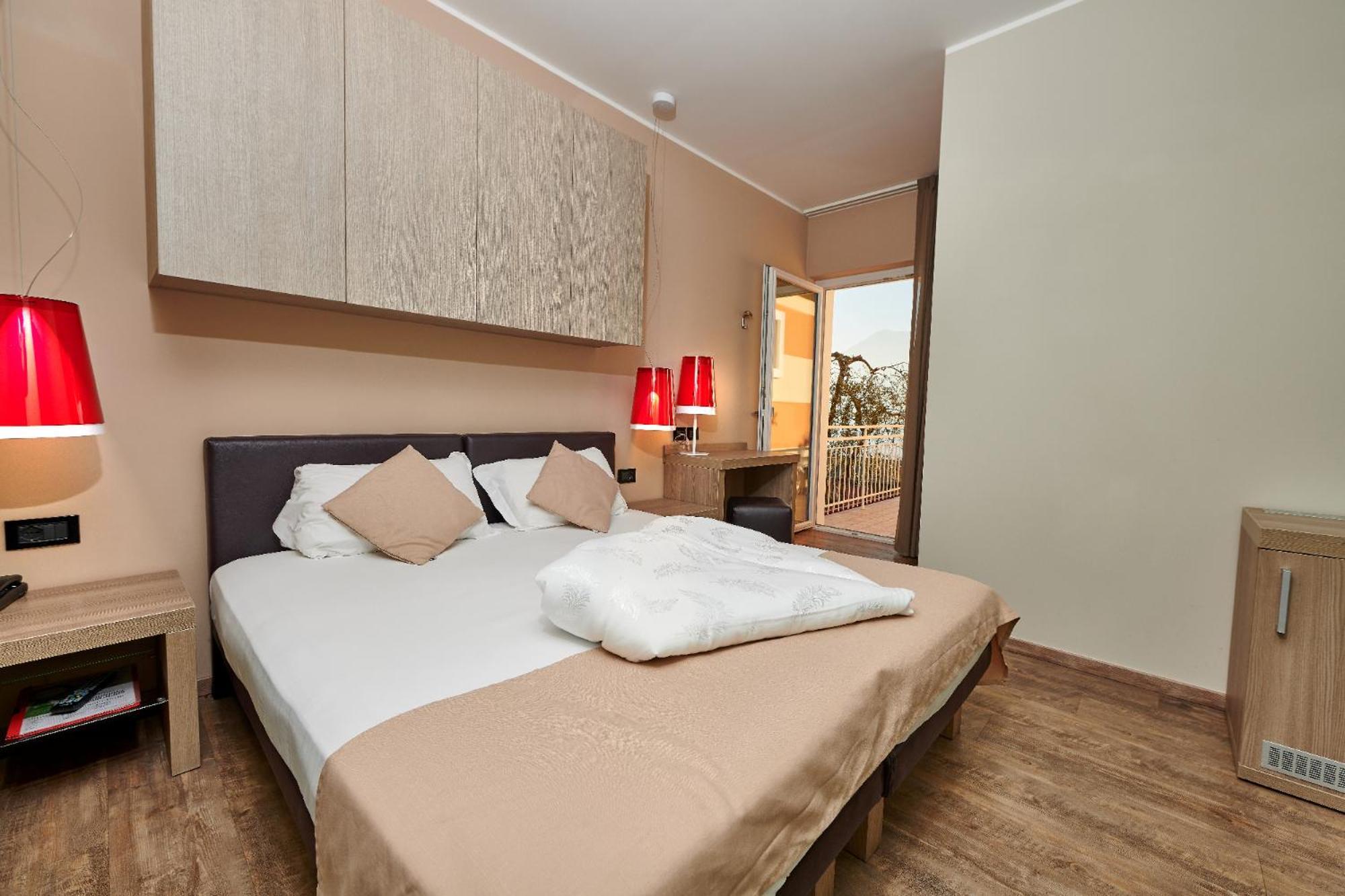 Hotel Eden Бренцоне-суль-Гарда Номер фото