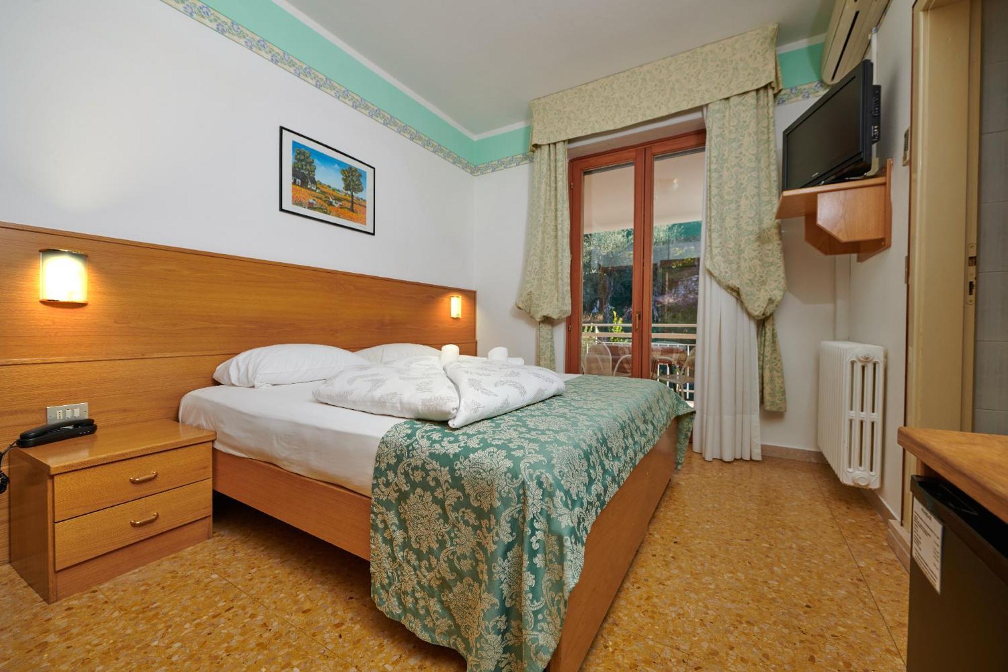 Hotel Eden Бренцоне-суль-Гарда Номер фото