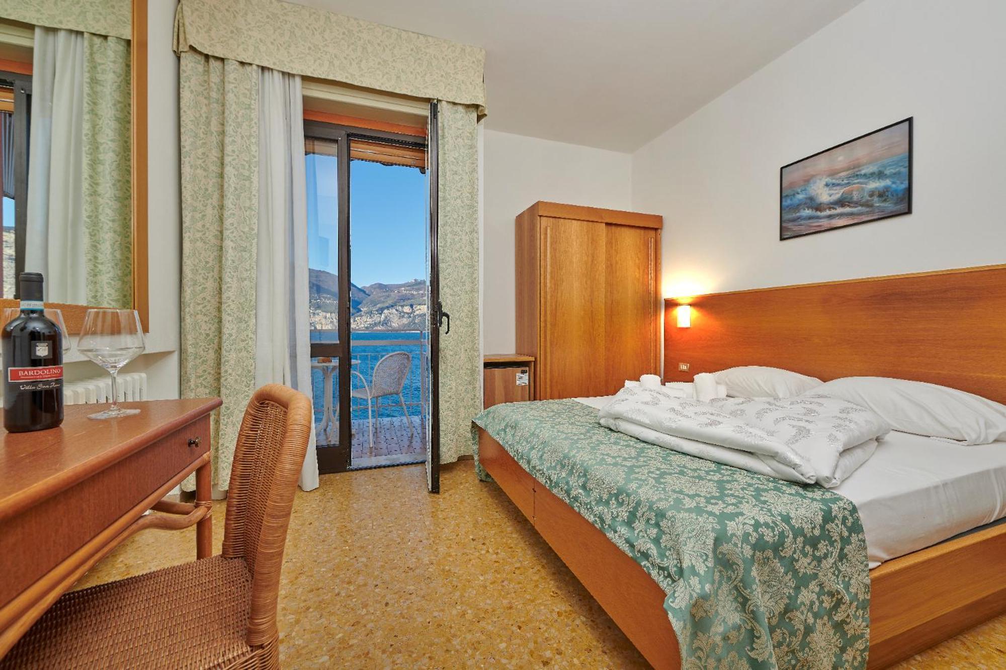 Hotel Eden Бренцоне-суль-Гарда Номер фото