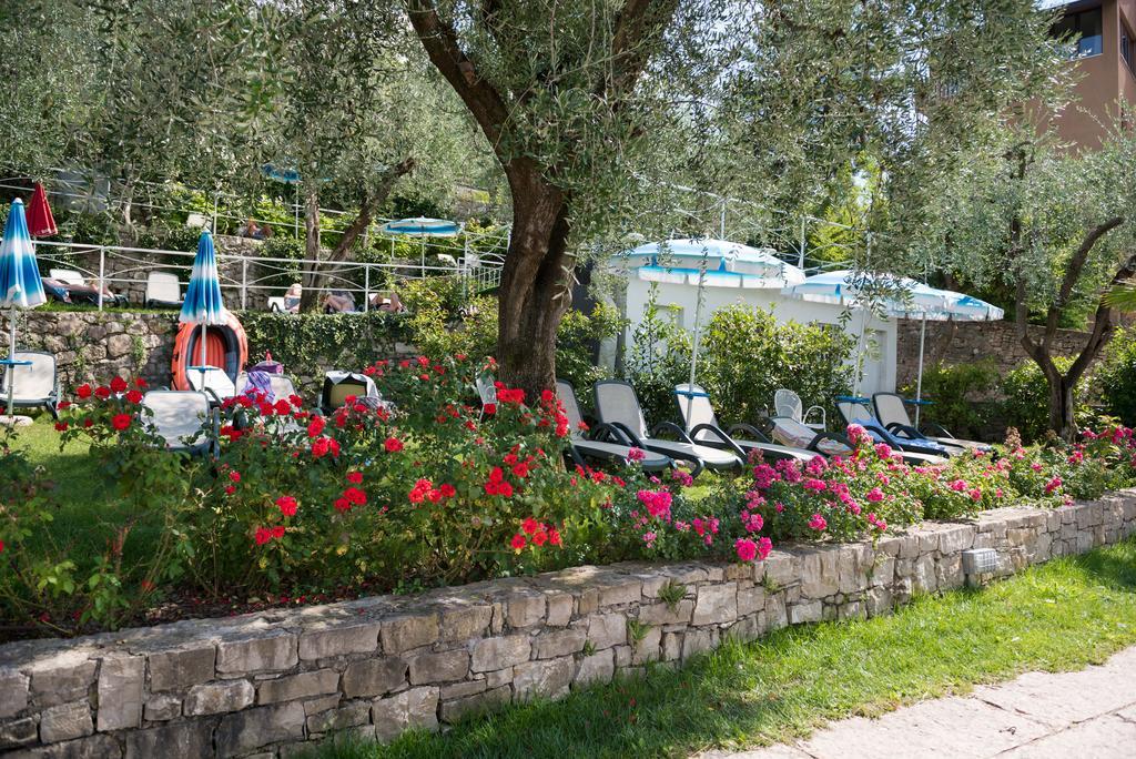Hotel Eden Бренцоне-суль-Гарда Экстерьер фото